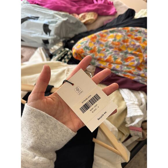 REFORMATION NWT Rory Black Vest Top Size 4 - Picture 8 of 8